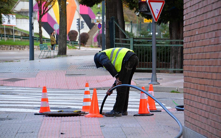 comment déboucher un wc avec une bouteille Paris 1